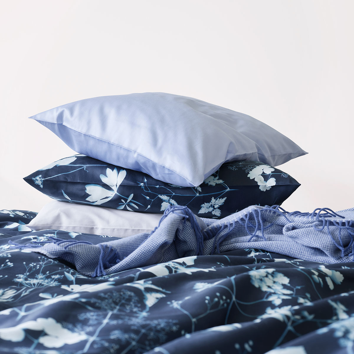 Schlossberg Satin Noblesse Kissenbezug Elia Fb. Bleu 80x80cm